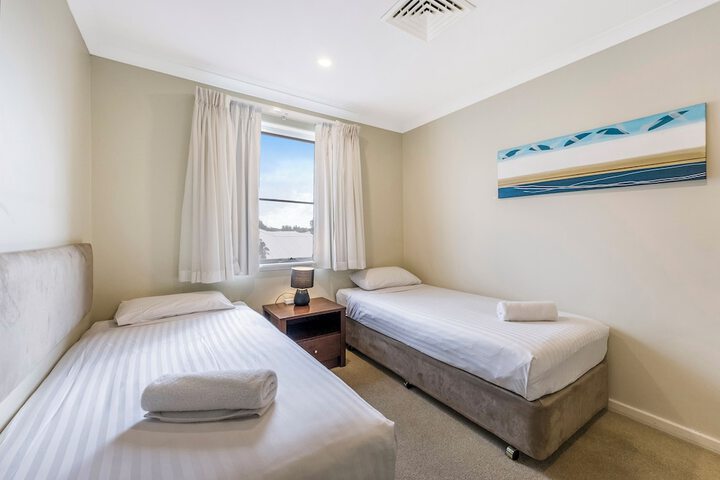 Room 10 of 104