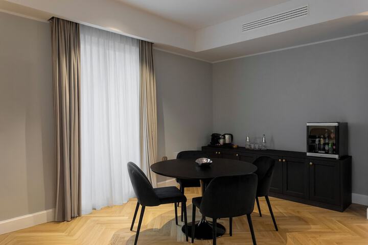 Room 52 of 146