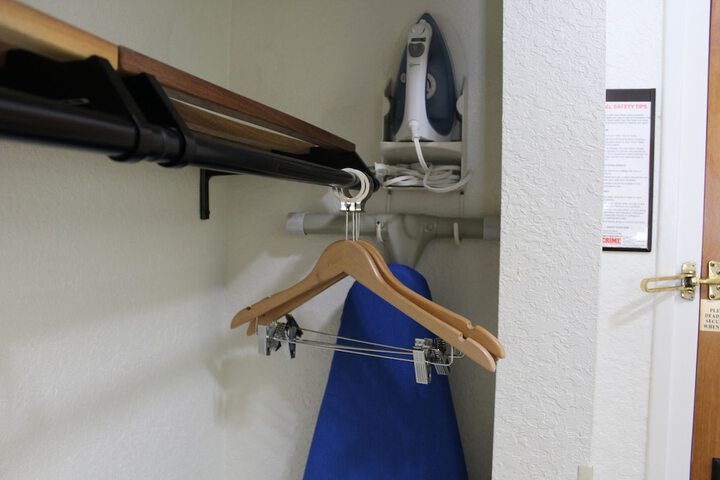 Iron/ironing board