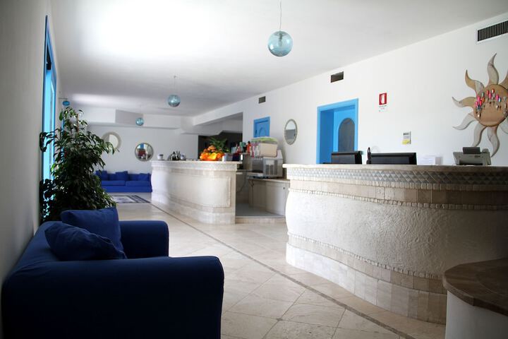 Check-in/check-out kiosk