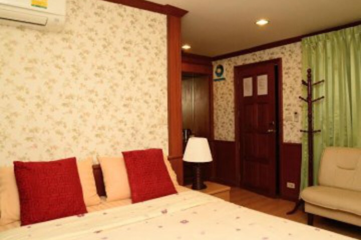 Room 4 of 5