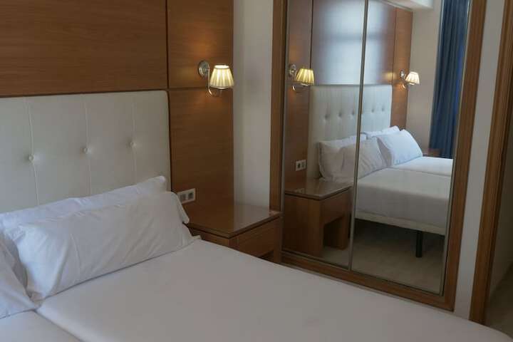 Room 8 of 22