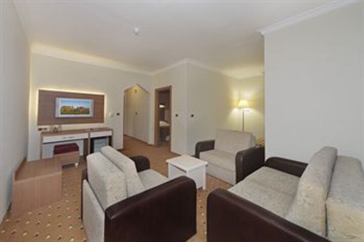 Room 7 of 11