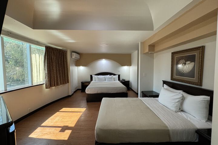 2 Double Beds (17 of 19)