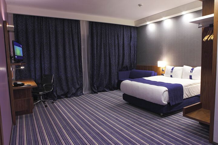 Room 8 of 48