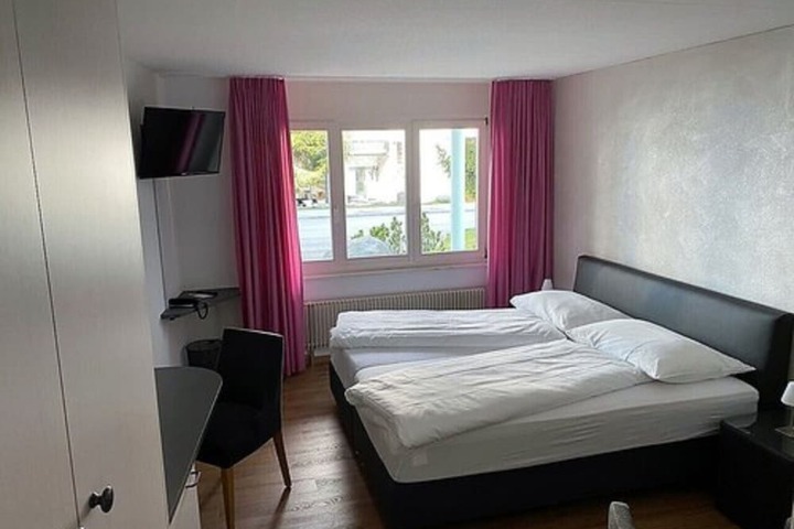 Room 11 of 50
