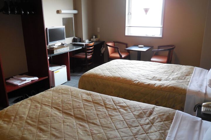 Room 10 of 28