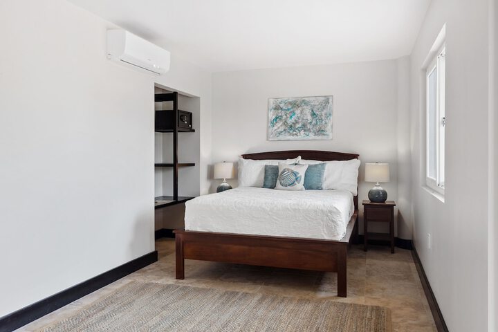 Room 8 of 179