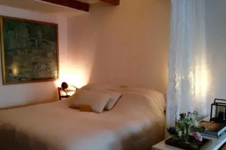 Room 2 of 2