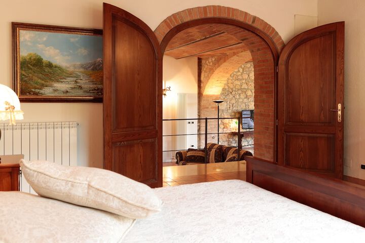 Room 5 of 65