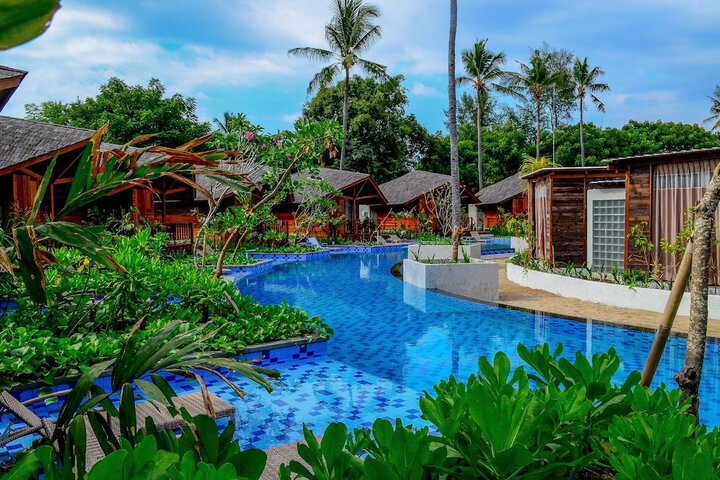 Hotel with Pool