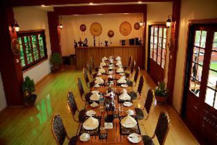 Dining 9 of 23