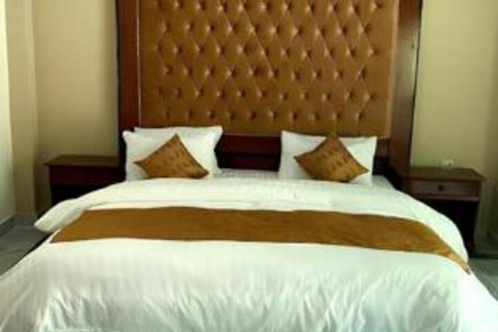 Room 5 of 6