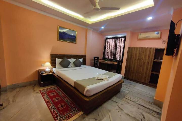Room 5 of 18