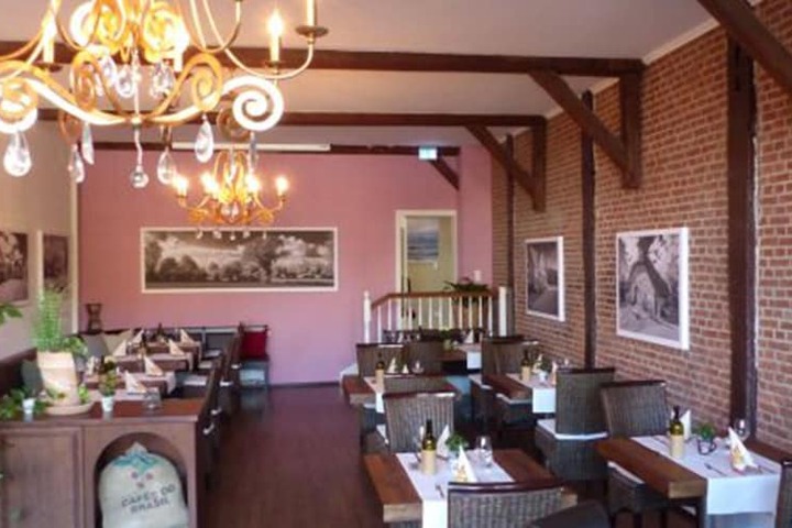 Dining 21 of 40