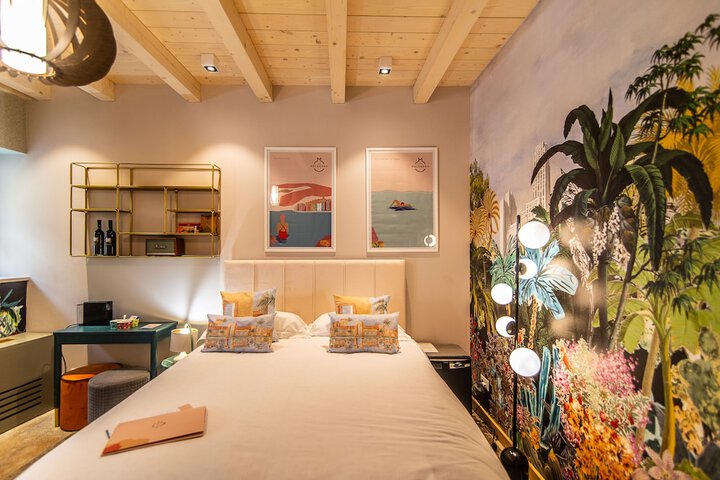 Room 45 of 192
