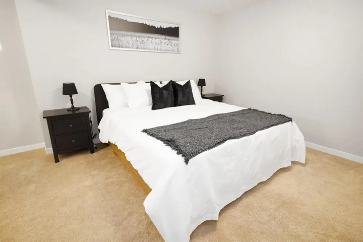 Photo of Cheerful 4 Bedroom Townhouse With Parking Wifi
