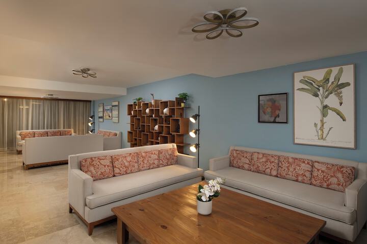 Lounge 99 of 131