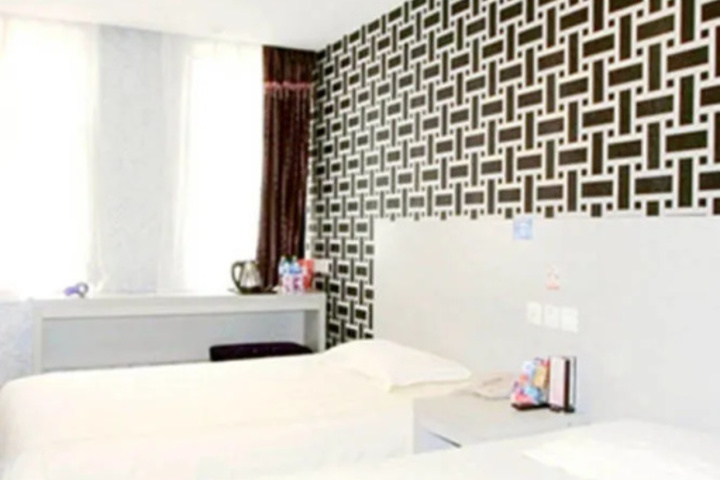 Room 30 of 32