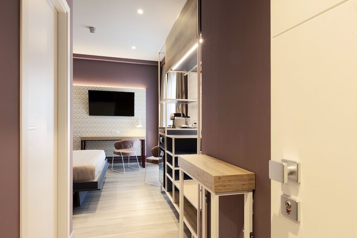 Room 7 of 47