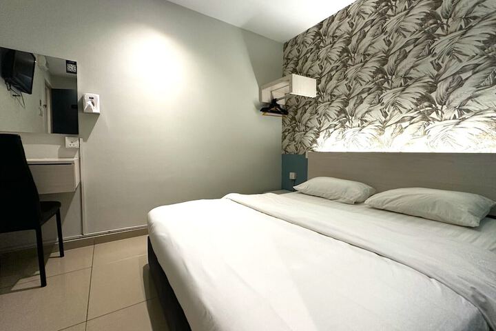 Room 18 of 28