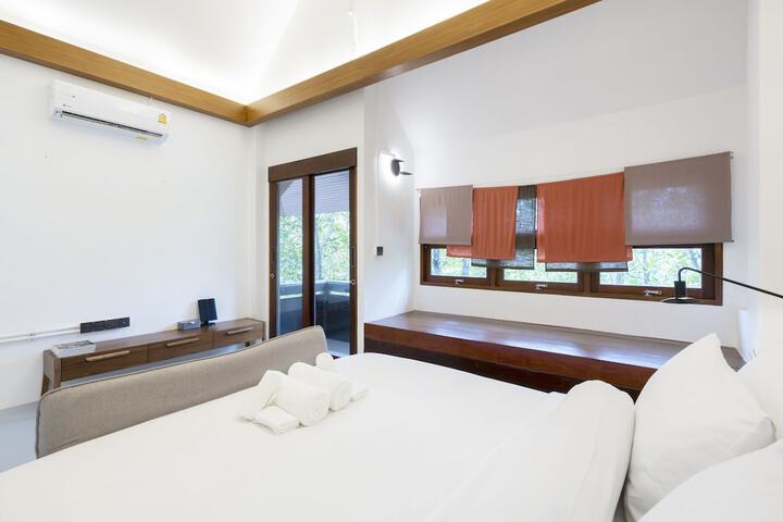 Room 33 of 219