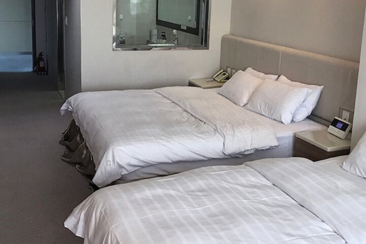 Room 9 of 48