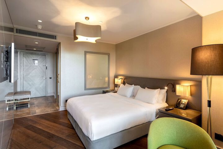 Room 4 of 153