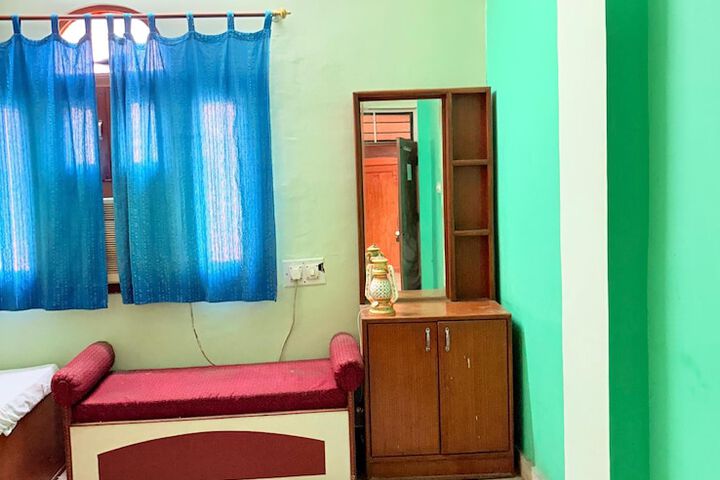 Room 13 of 21