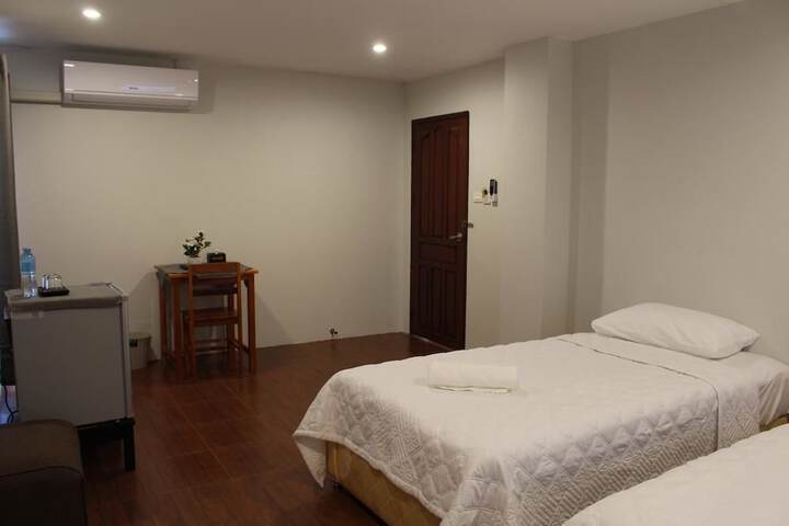 Room 5 of 33