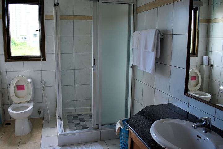 Room 25 of 38