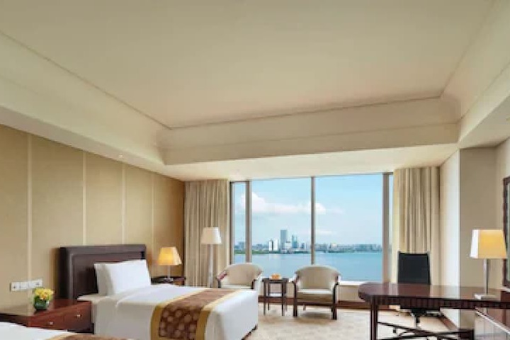 Room 21 of 173