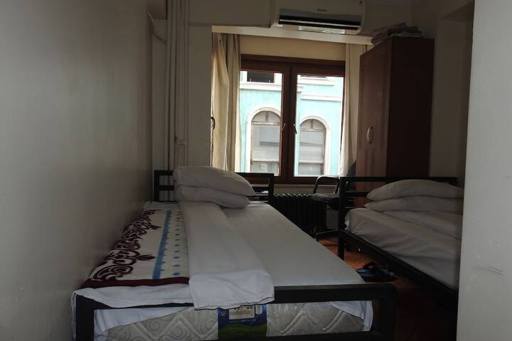 Room 8 of 25
