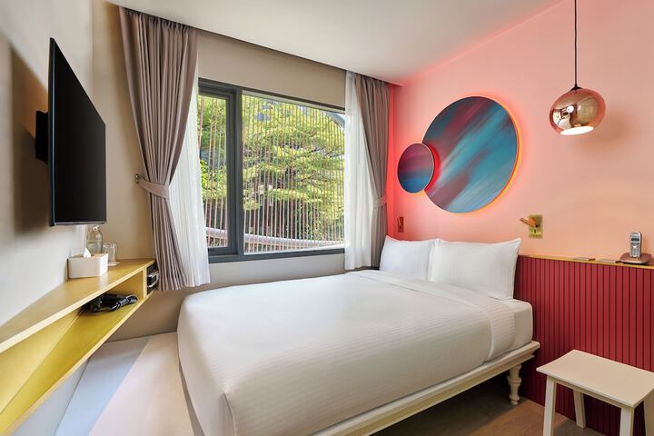 Room 16 of 40