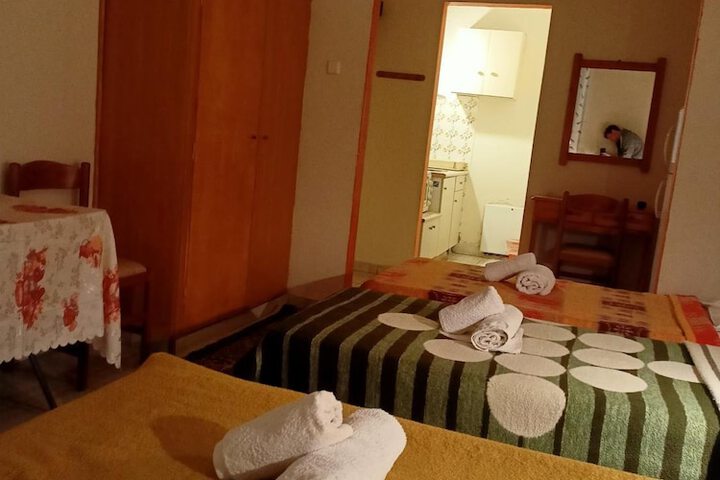 Room 15 of 37