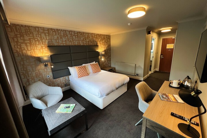 Room 11 of 82