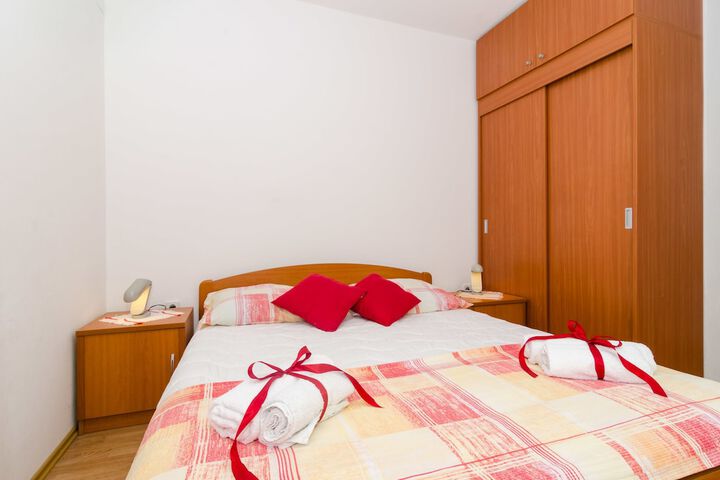 Room 27 of 104