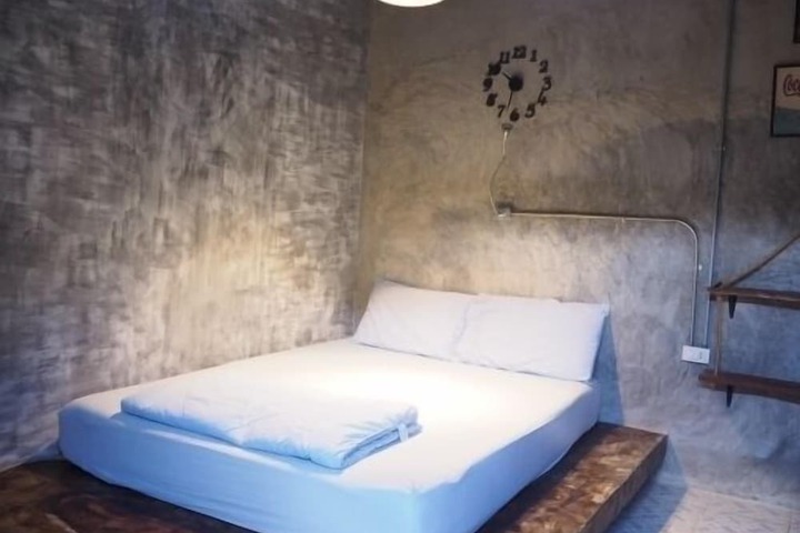 Room 9 of 47
