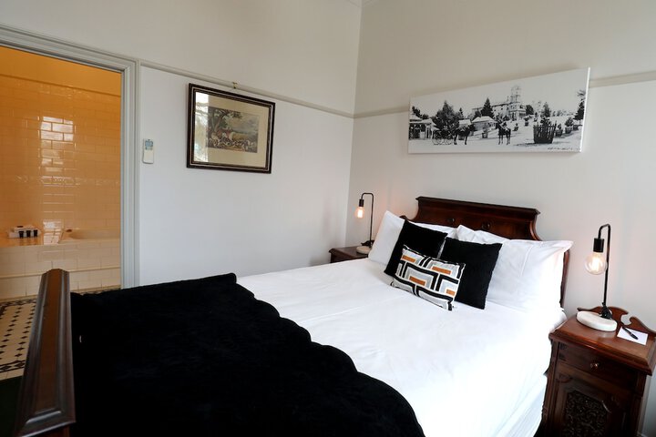 Room 40 of 345