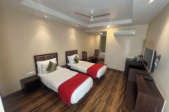 Room 10 of 25