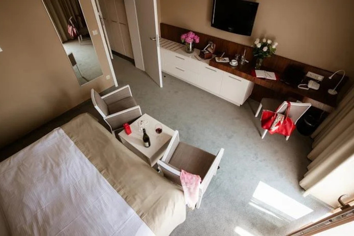 Room 2 of 23