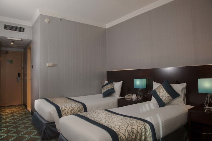Room 10 of 48