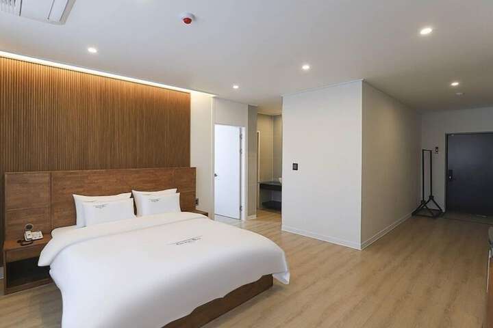 Room 2 of 92