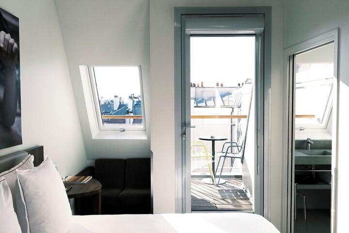Room 6 of 63