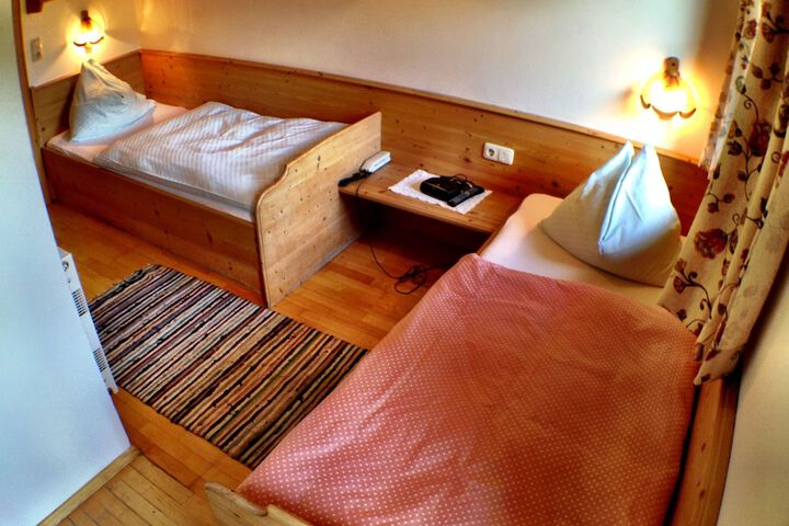 Room 6 of 50