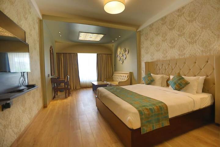 Room 8 of 37