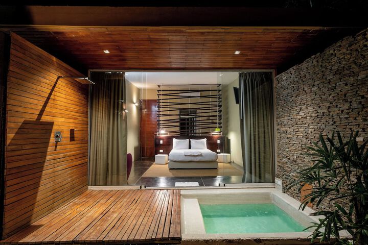 Room 4 of 17