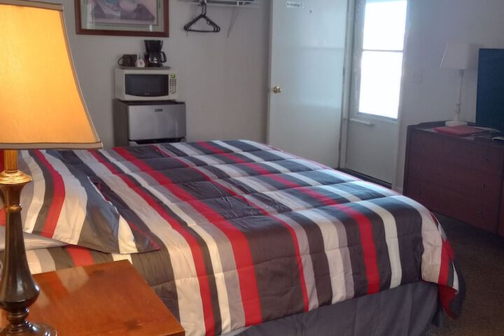 Room 6 of 18