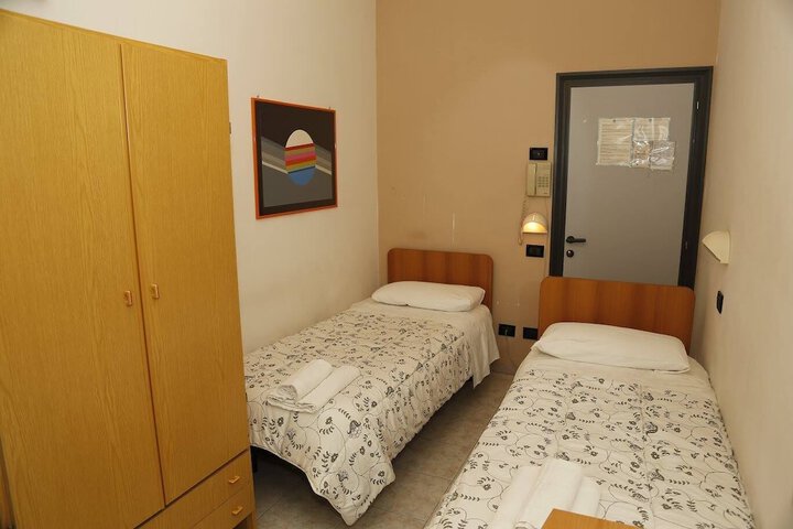 Room 5 of 43