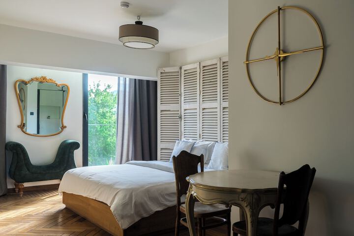 Room 105 of 190